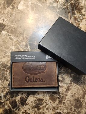 University of Florida Gators Genuine Leather Tri-Fold Wallet Brown NWT Gift Box